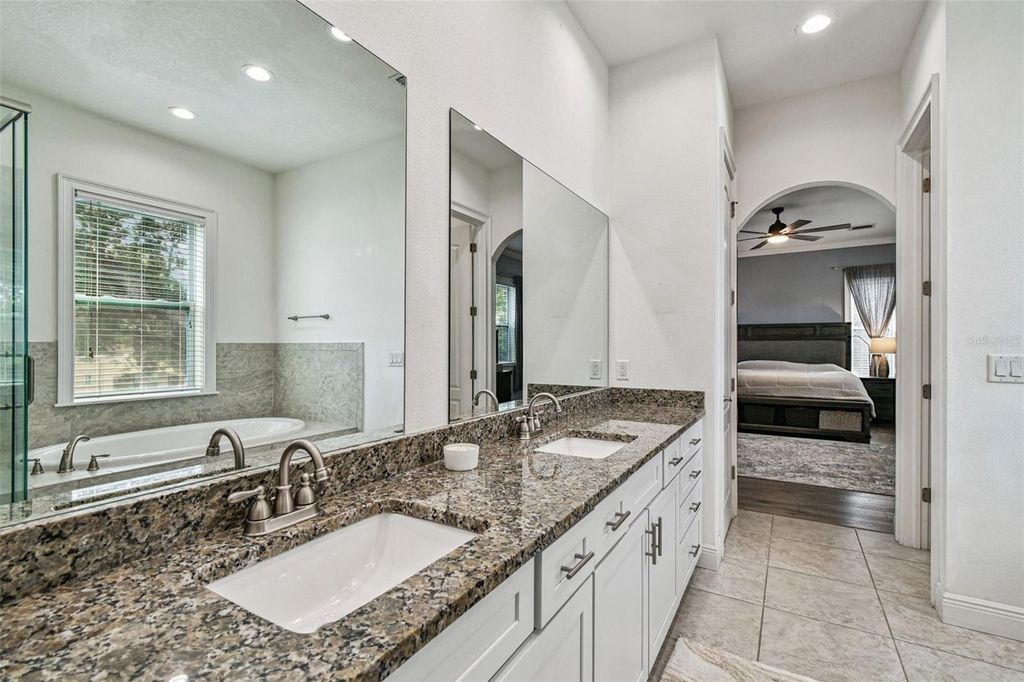 Image 41 of property listing at 2808 W PEARL AVENUE, Tampa, FL 33611