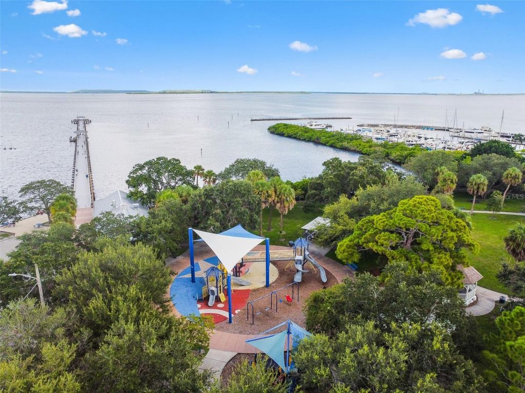 Image 52 of property listing at 2808 W PEARL AVENUE, Tampa, FL 33611