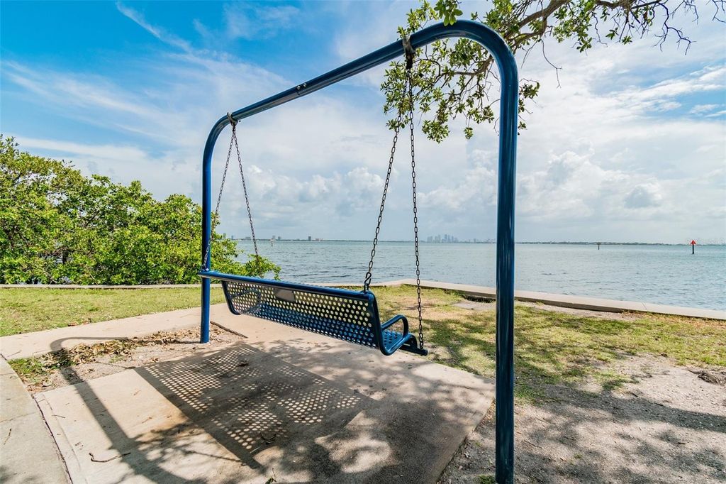 Image 53 of property listing at 2808 W PEARL AVENUE, Tampa, FL 33611