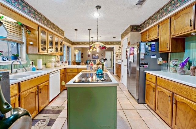 1720 N Collegiate Drive, Paris, TX 75460