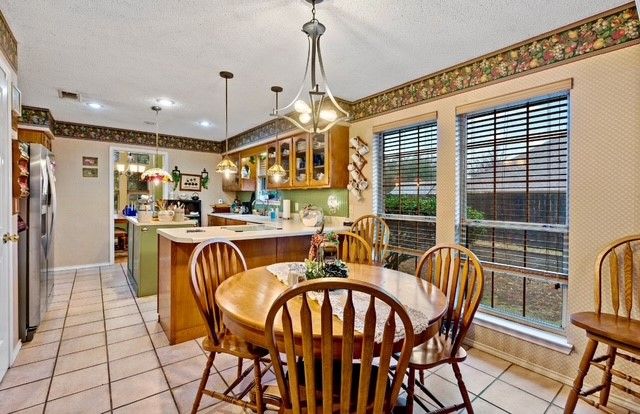 1720 N Collegiate Drive, Paris, TX 75460