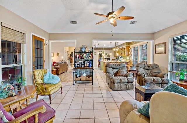 1720 N Collegiate Drive, Paris, TX 75460