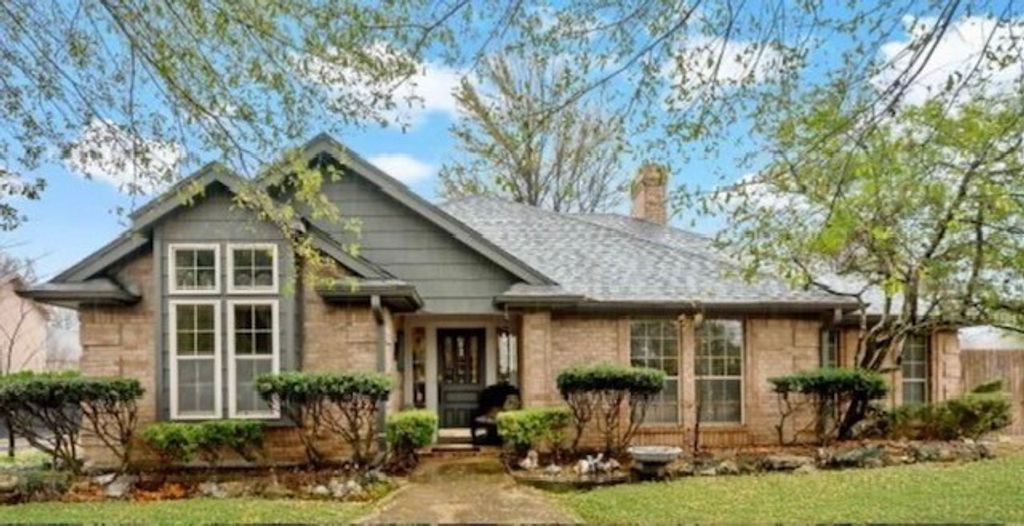 1720 N Collegiate Drive, Paris, TX 75460