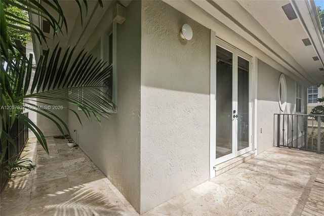 7830 SW 48th Ct, Miami, FL 33143