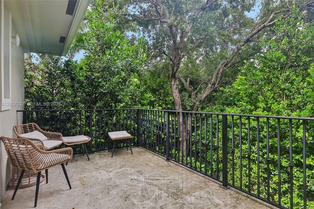 7830 SW 48th Ct, Miami, FL 33143