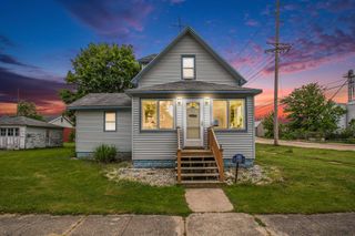202 Maple Street, Three Oaks Vllg, MI 49128