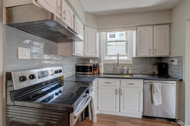 59 Wellesley Drive, Pleasant Ridge, MI 48069
