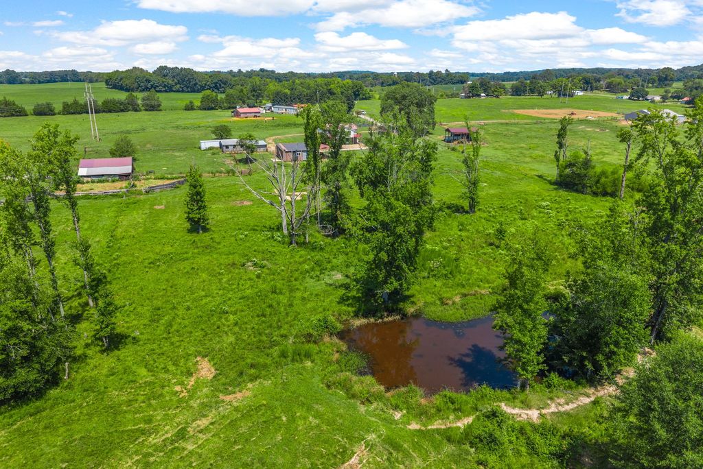 324 Laster Holman Rd, Decherd, TN 37324