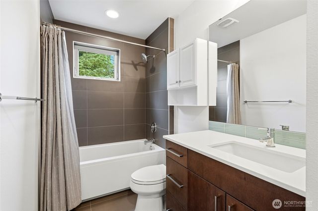 5179 42nd Avenue S, Seattle, WA 98118