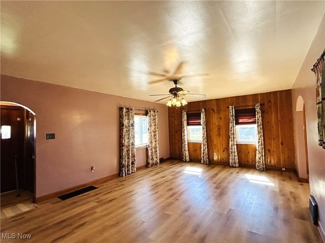 141 Cleveland Road, Weirton, WV 26062