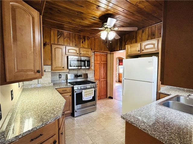 141 Cleveland Road, Weirton, WV 26062