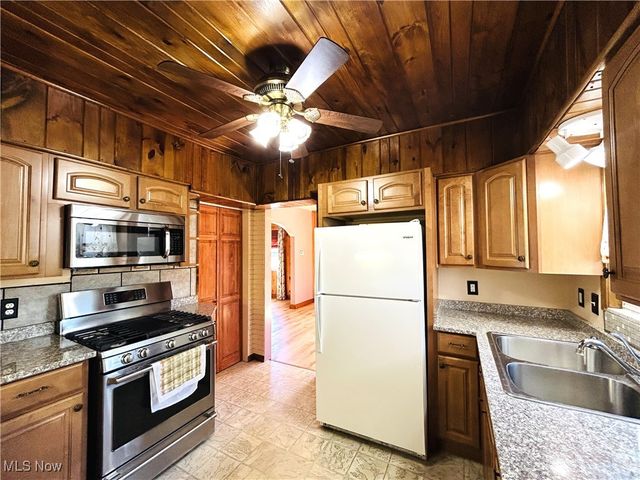 141 Cleveland Road, Weirton, WV 26062