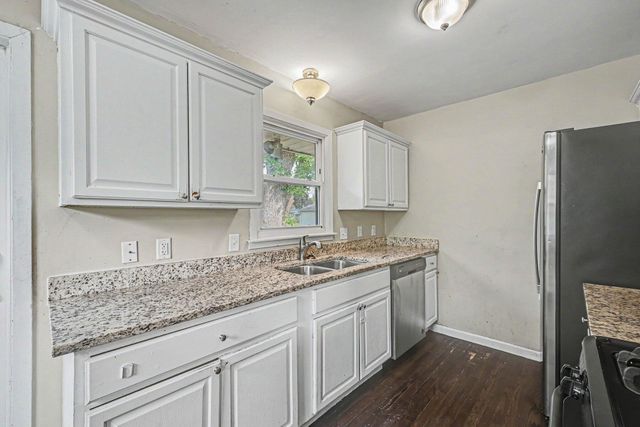 5931 Zenith Avenue N, Brooklyn Center, MN 55429