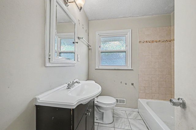5931 Zenith Avenue N, Brooklyn Center, MN 55429