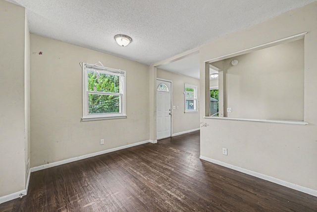 5931 Zenith Avenue N, Brooklyn Center, MN 55429