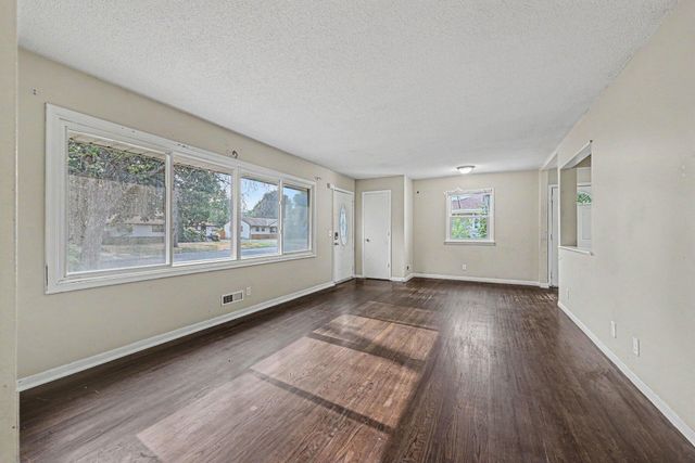5931 Zenith Avenue N, Brooklyn Center, MN 55429