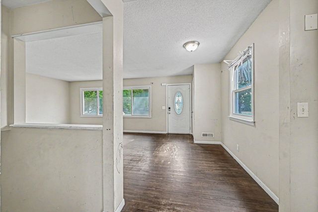 5931 Zenith Avenue N, Brooklyn Center, MN 55429