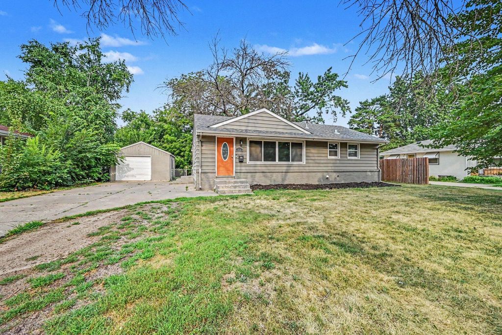 5931 Zenith Avenue N, Brooklyn Center, MN 55429