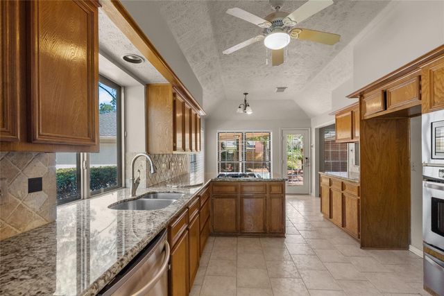 2002 Firtree Way, Houston, TX 77062