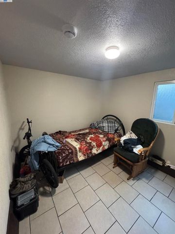 7341 Lockwood St, Oakland, CA 94621