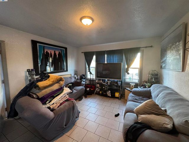 7341 Lockwood St, Oakland, CA 94621