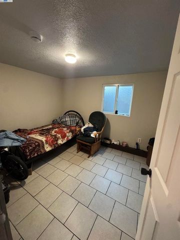 7341 Lockwood St, Oakland, CA 94621