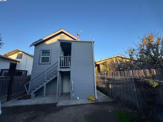 7341 Lockwood St, Oakland, CA 94621