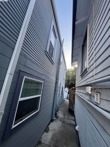7341 Lockwood St, Oakland, CA 94621