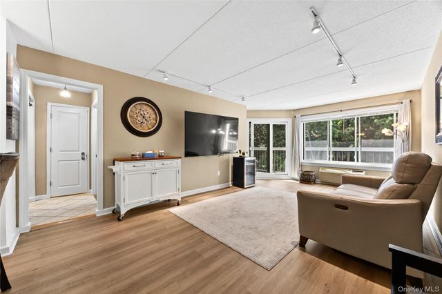 300 High Point Drive 514, Hartsdale, NY 10530