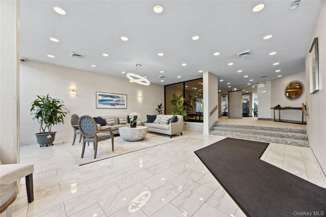 300 High Point Drive 514, Hartsdale, NY 10530