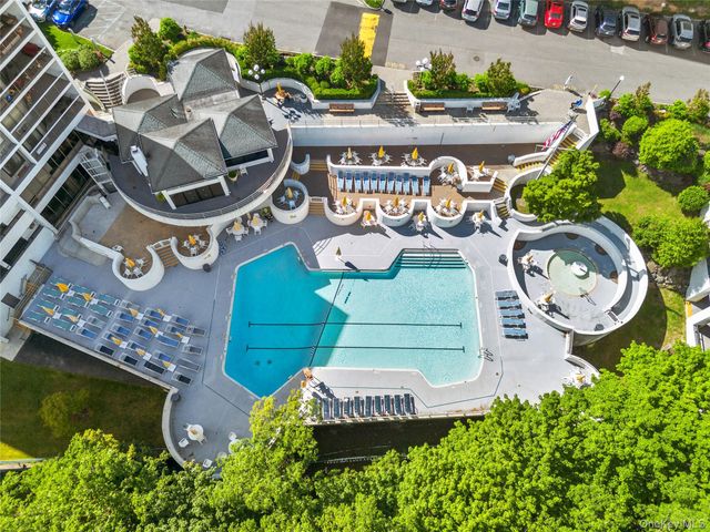 300 High Point Drive 514, Hartsdale, NY 10530