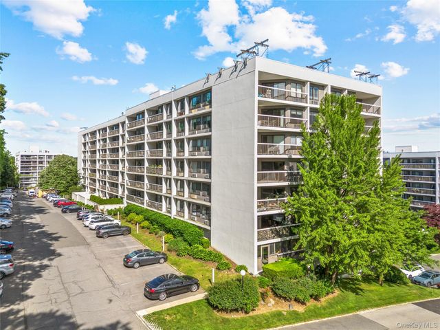 300 High Point Drive 514, Hartsdale, NY 10530