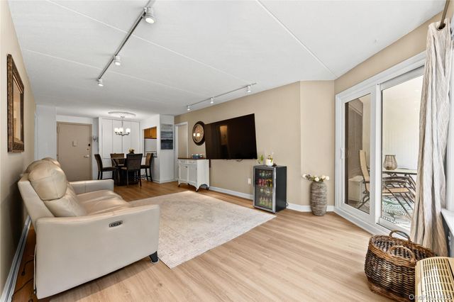 300 High Point Drive 514, Hartsdale, NY 10530
