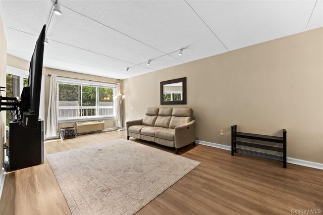 300 High Point Drive 514, Hartsdale, NY 10530