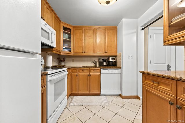 300 High Point Drive 514, Hartsdale, NY 10530