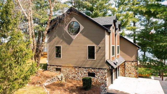 W5020 W LONG LAKE ROAD, Waupaca, WI 54981