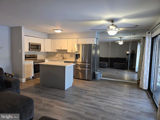 9 SHEFFIELD DR, Marlton, NJ 08053