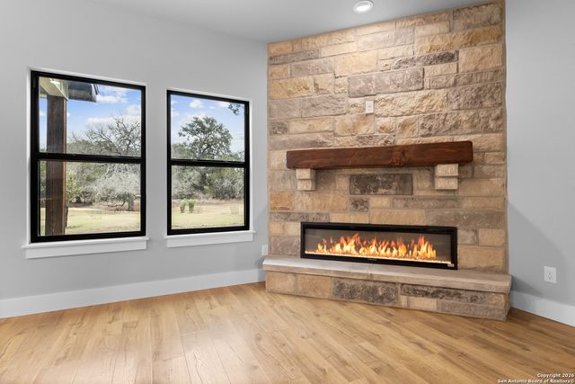 181 DEERWOOD CIR, Bandera, TX 78003