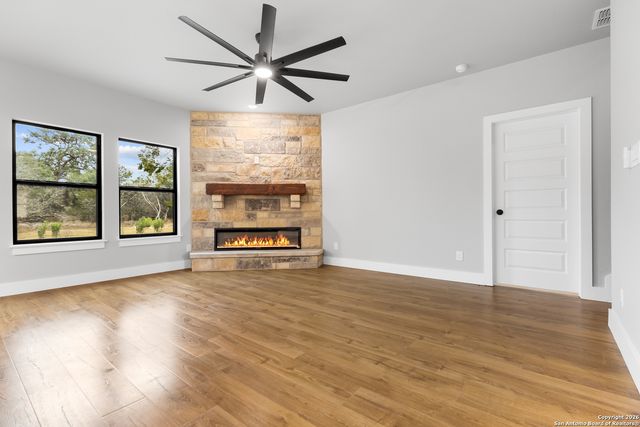 181 DEERWOOD CIR, Bandera, TX 78003