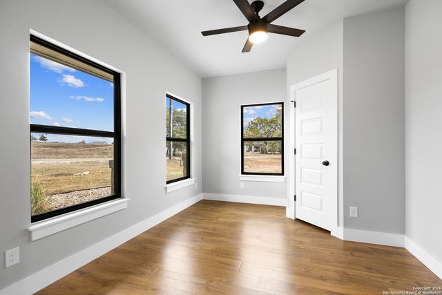 181 DEERWOOD CIR, Bandera, TX 78003