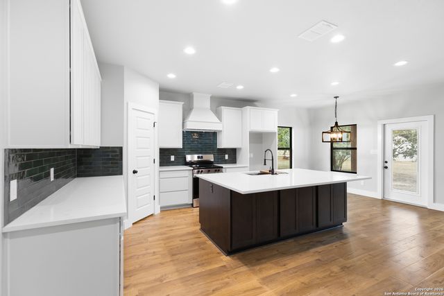 181 DEERWOOD CIR, Bandera, TX 78003
