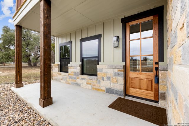 181 DEERWOOD CIR, Bandera, TX 78003