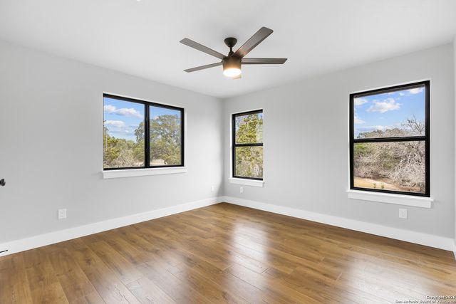 181 DEERWOOD CIR, Bandera, TX 78003