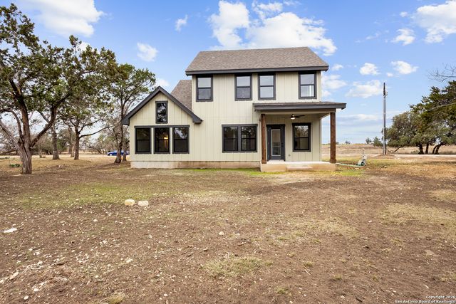181 DEERWOOD CIR, Bandera, TX 78003