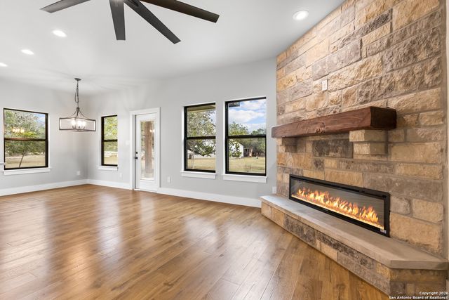 181 DEERWOOD CIR, Bandera, TX 78003