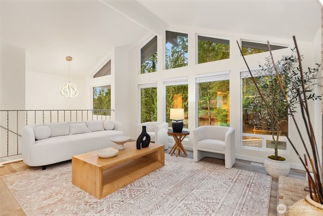 17014 NE 28th Place, Bellevue, WA 98008