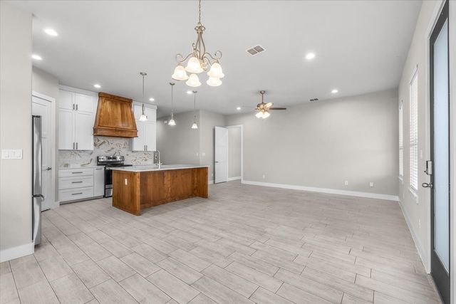 2561 Burton Avenue, Fort Worth, TX 76105