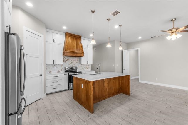 2561 Burton Avenue, Fort Worth, TX 76105