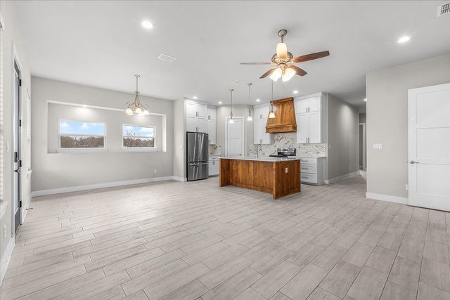 2561 Burton Avenue, Fort Worth, TX 76105