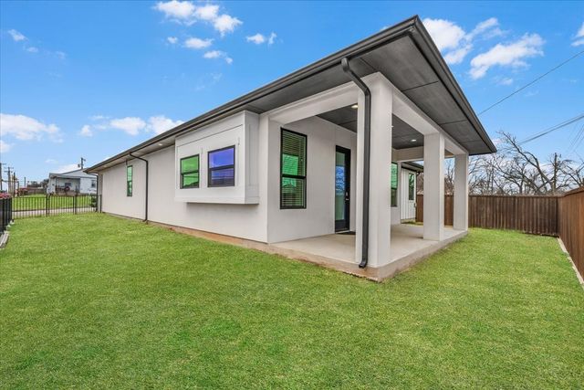 2561 Burton Avenue, Fort Worth, TX 76105